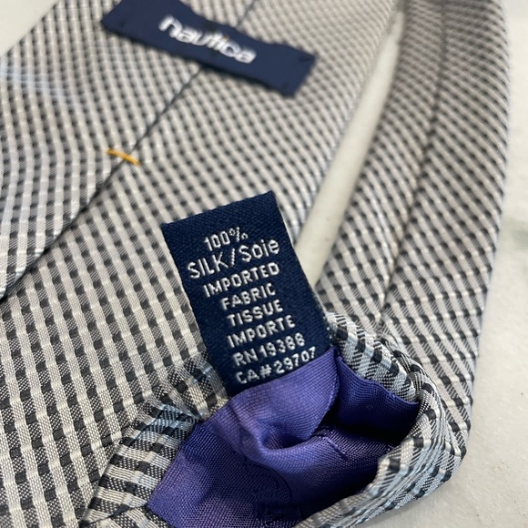 Nautica grey 100% Silk tie. - Picture 3 of 3